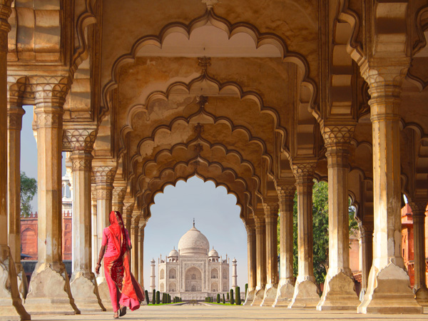 obra Woman in traditional Sari walking towards Taj Mahal