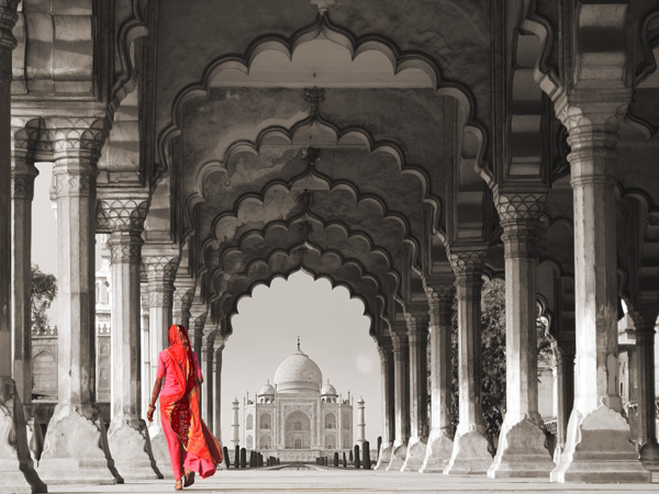 obra Woman in traditional Sari walking towards Taj Mahal (BW)