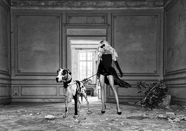 obra Unconventional Womenscape #7, In the Palace (BW)