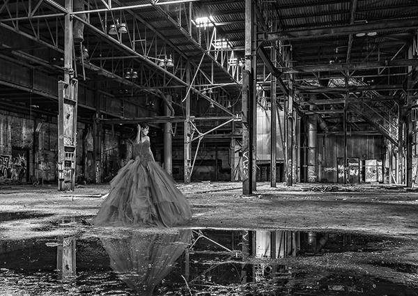 obra Unconventional Womenscape #8, The Factory (BW)